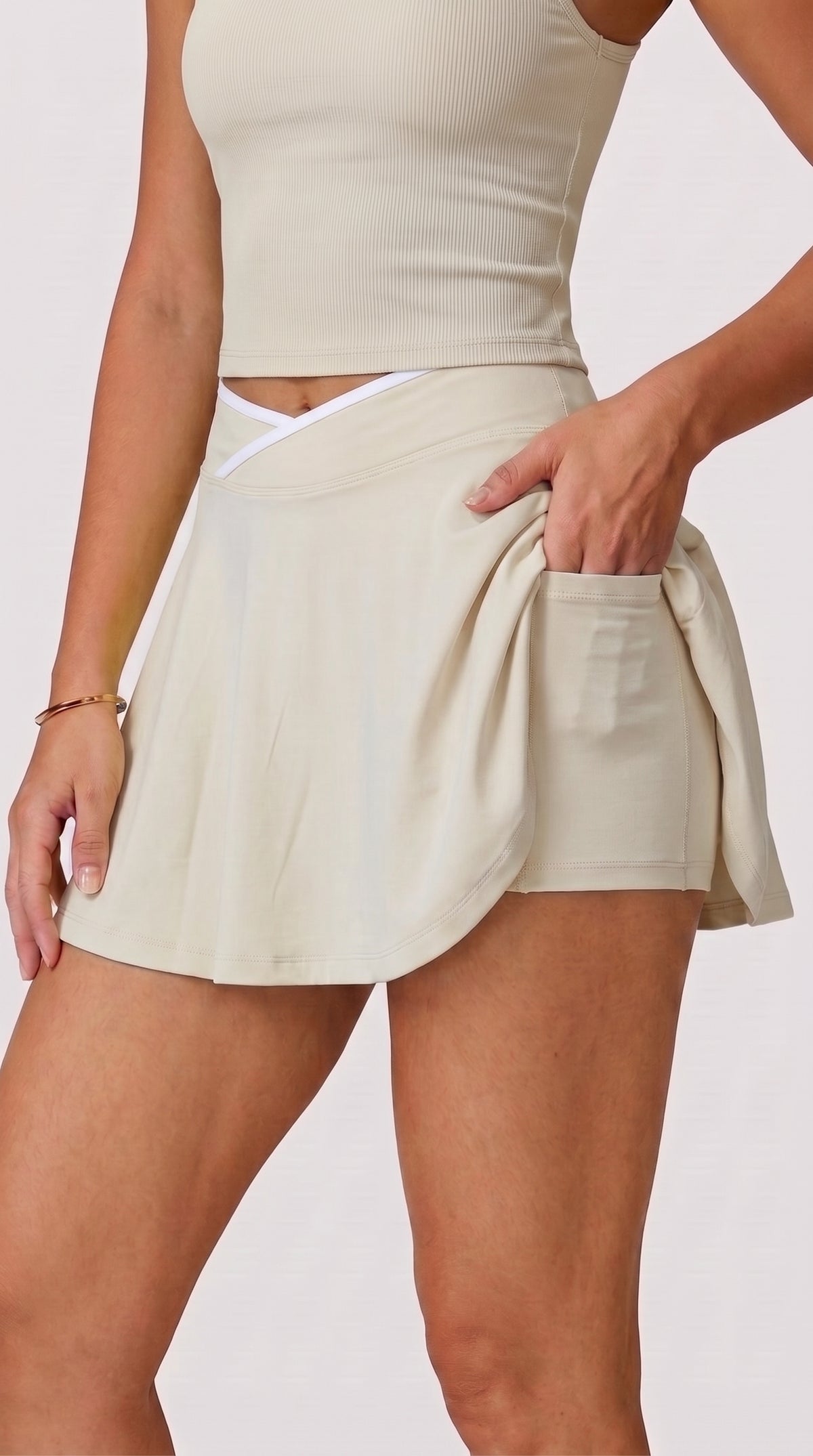 Curve™ Falda Tenis Flowy V-Waist